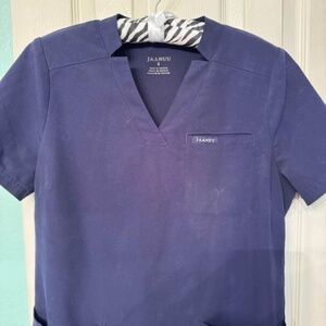 Jaanuu size small scrub top